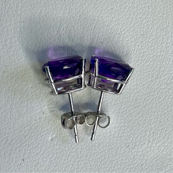 14K White Gold and Amethyst Earrings - Picture 4 of 5